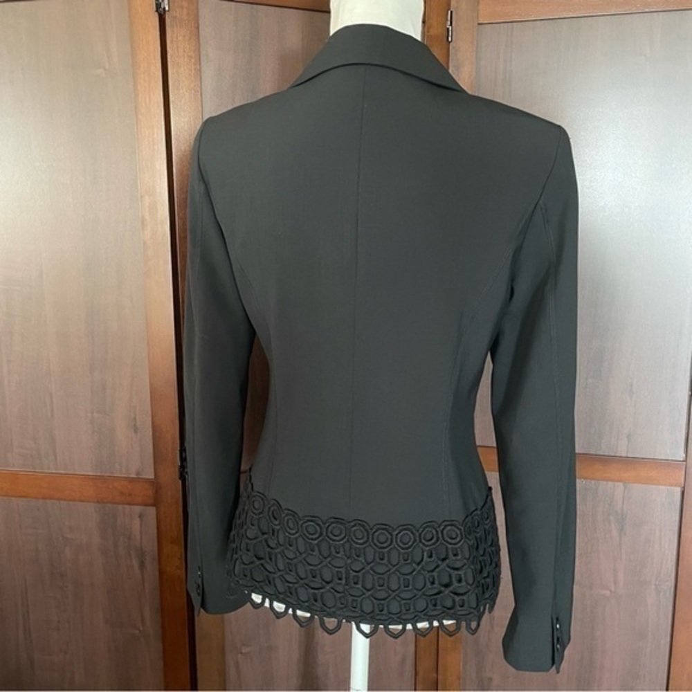 Evelin Brandt Berlin Black two button blazer with lace‎ detail. Size 38 (US 4) - Picture 5 of 7